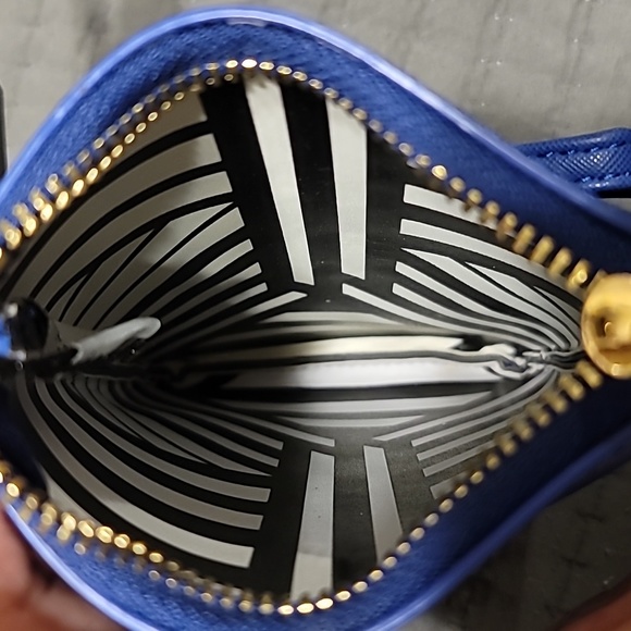 *NWT* OTG247  Crossbody - Picture 3 of 4